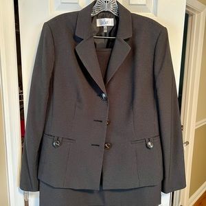 Le Suit Skirt Suit size 12